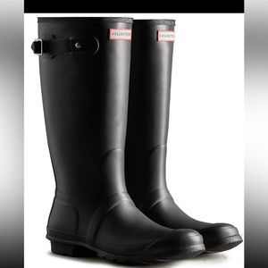 Hunter Women’s Original Tall Rain Boots in Matte Black-Size 8